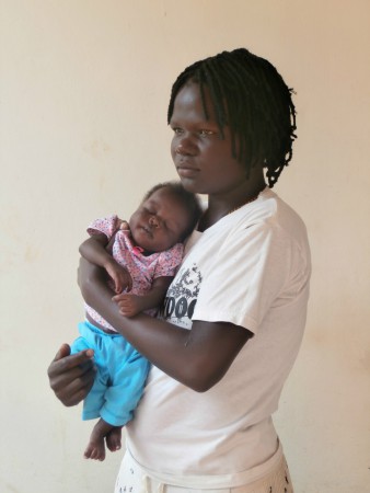 De jonge Judith met haar dochter Blessed